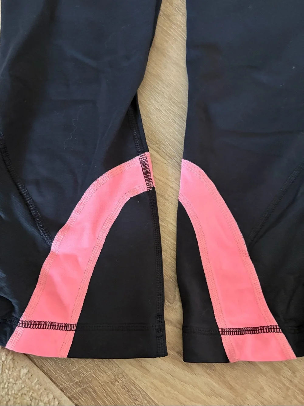 lululemon Women’s Size 6 Black Pink Cropped Athletic Leggings 21.5” Inseam